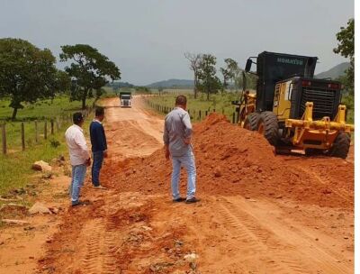 Imagem da notícia Prefeito Dalmy Crisostomo visita frentes de serviço de recuperação de estradas rurais em Alcinópolis
